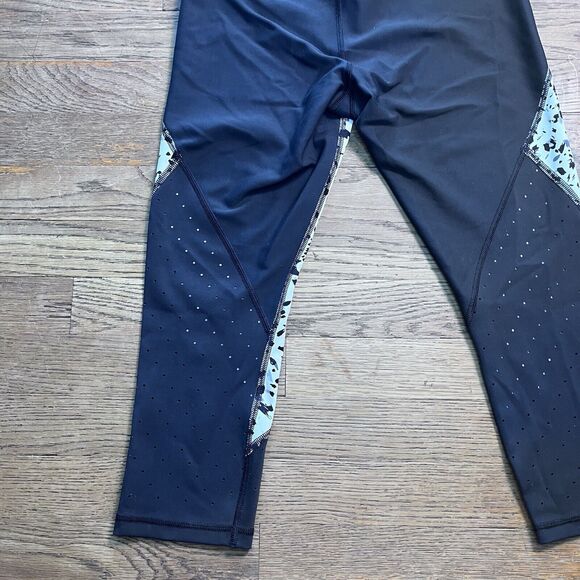 Athleta Stealth Black White Trucool Sculptek Perforated Crop Capri Legging SP - Picture 16 of 16